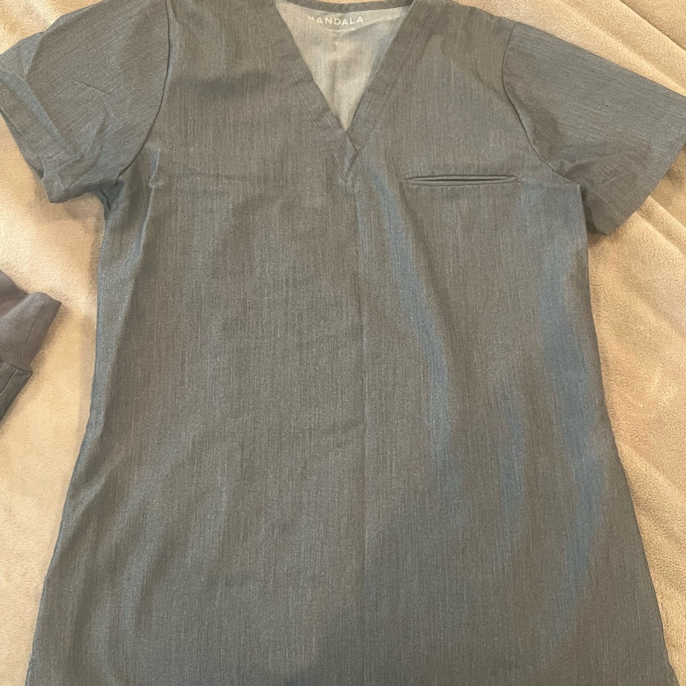Scrub Top XS, Scrub Bottom Petite S Jogger Style